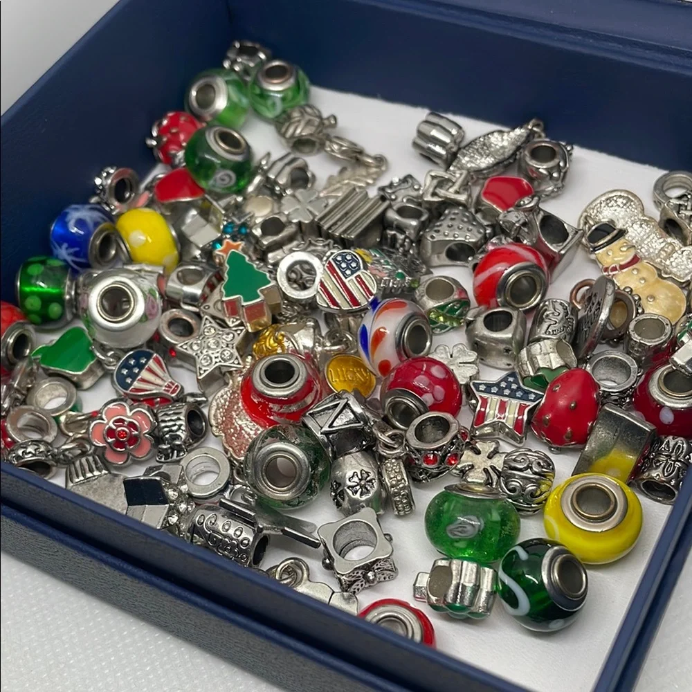 Large Lot of Vintage Jewelry Charm Bracelet Charms Beads - Picture 5 of 5